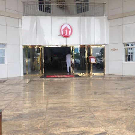 Room In Bb - Immaculate Royal International Hotel Owerri Exteriér fotografie
