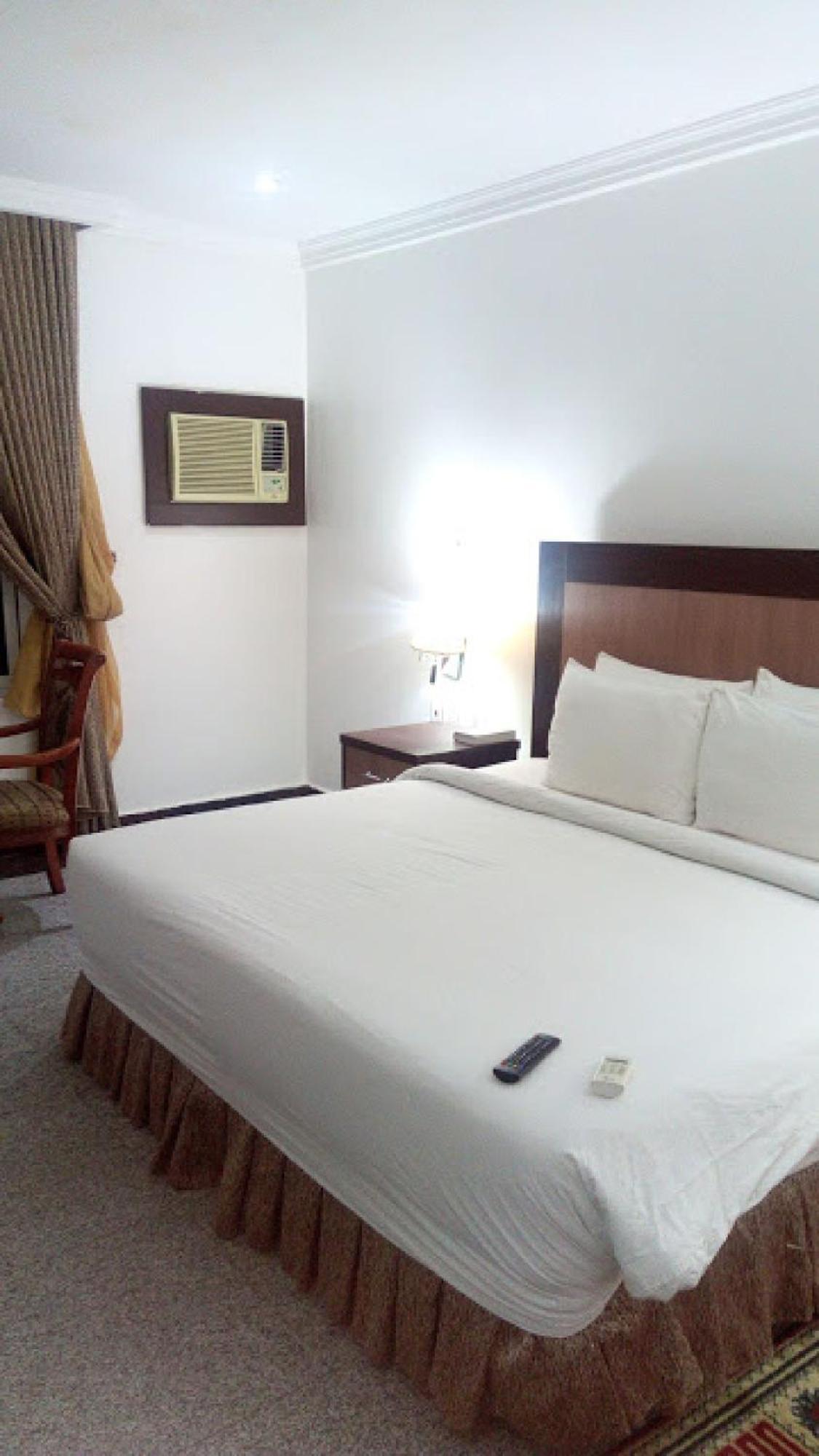 Room In Bb - Immaculate Royal International Hotel Owerri Exteriér fotografie