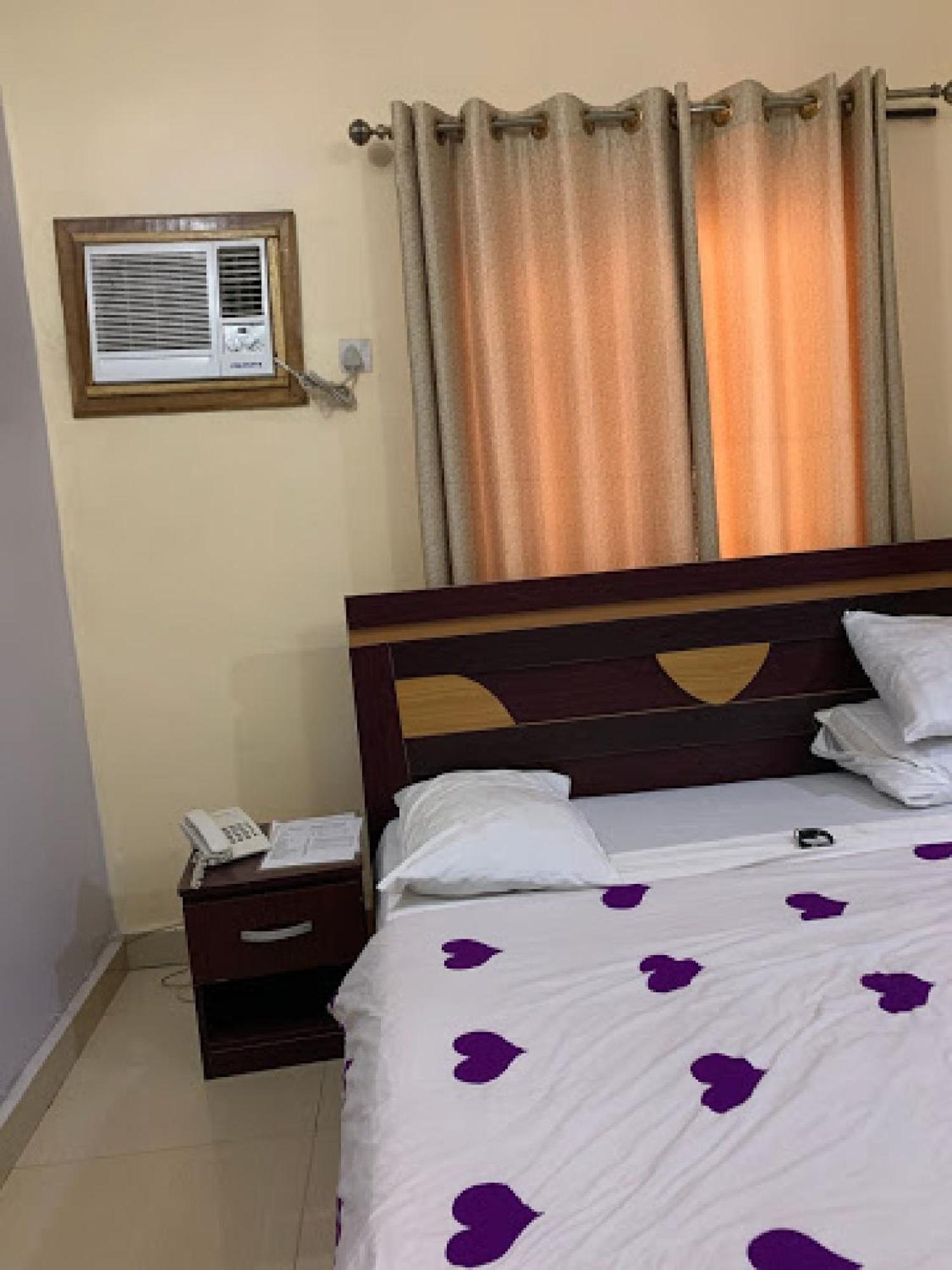 Room In Bb - Immaculate Royal International Hotel Owerri Exteriér fotografie