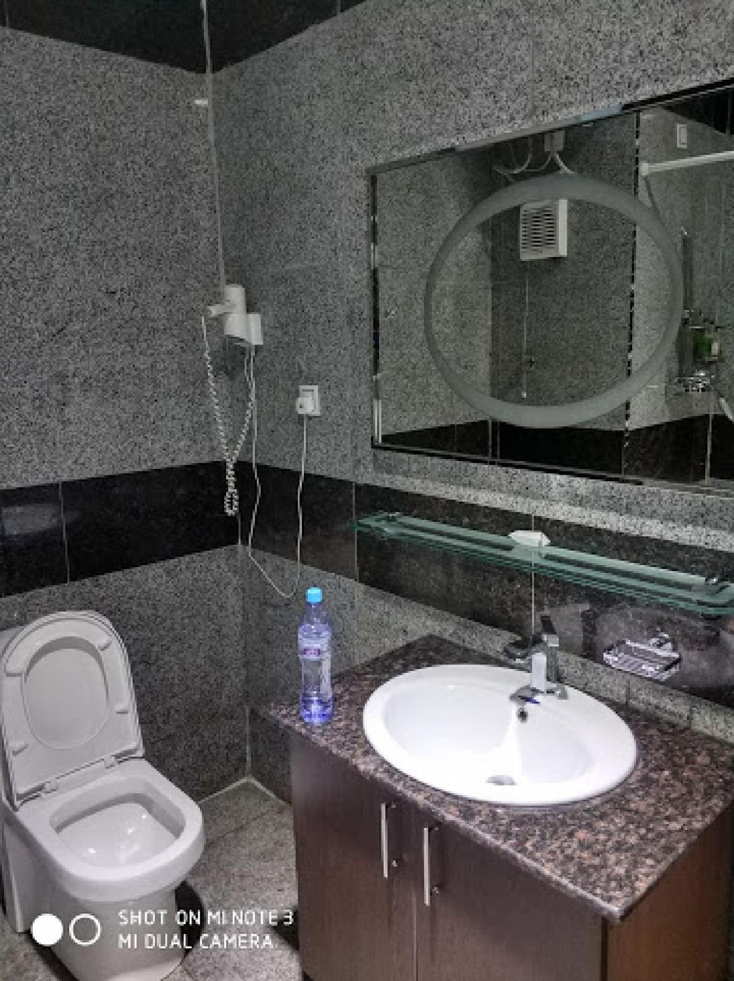 Room In Bb - Immaculate Royal International Hotel Owerri Exteriér fotografie