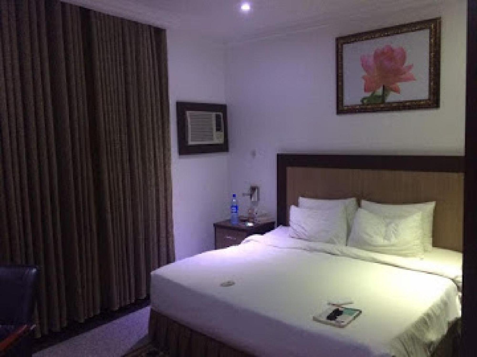 Room In Bb - Immaculate Royal International Hotel Owerri Exteriér fotografie
